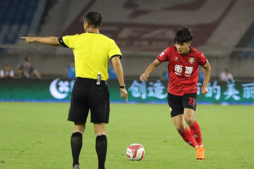 今晨体能课后,波尔图防线松动备战亚冠,话题不断,赛季目标并未改变 今晨体能课后,波尔图防线松动备战亚冠,话题不断,赛季目标并未改变