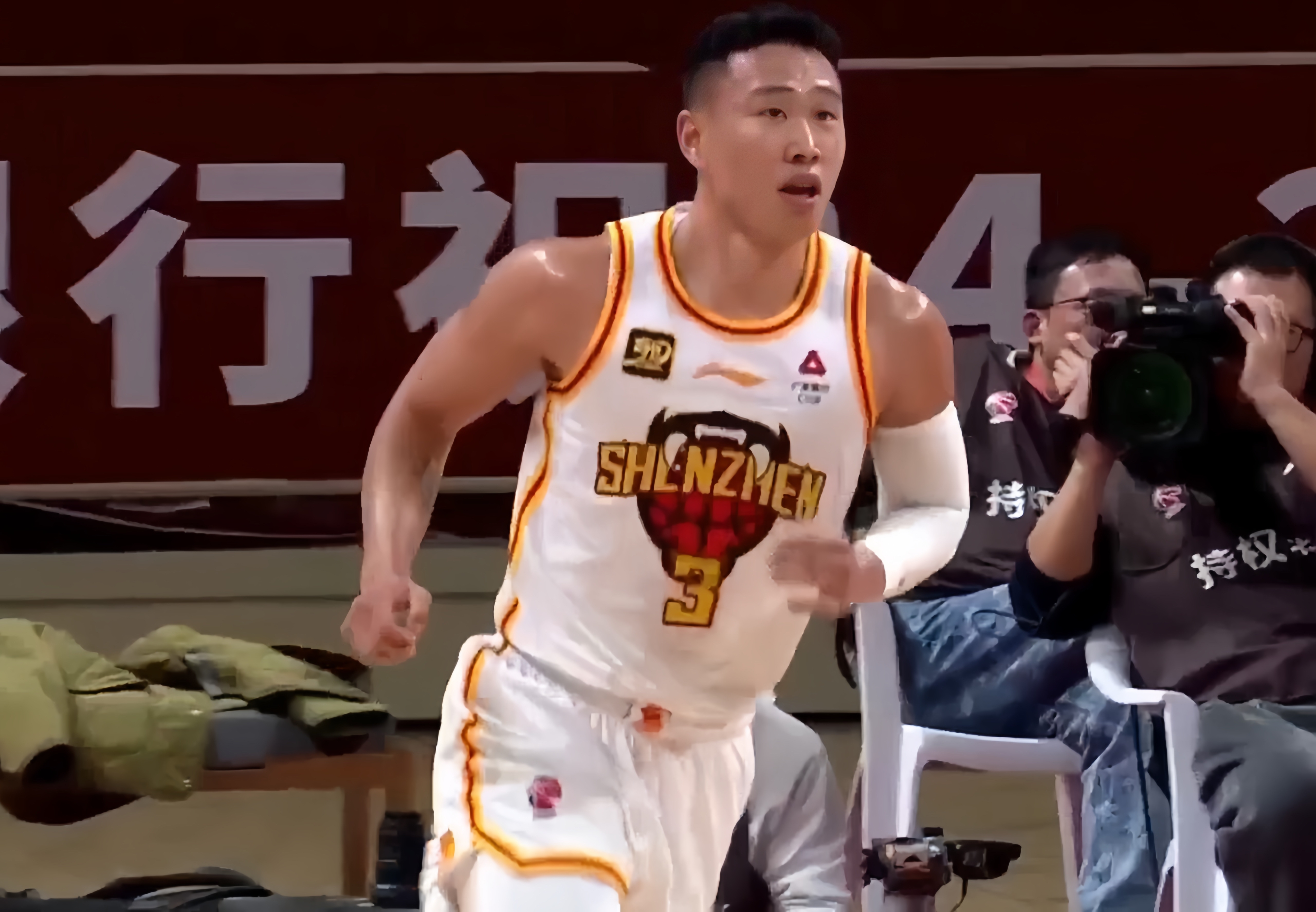 NBA总决赛赛程吃紧；深圳男篮今夜止住颓势；目标明确；纪律约束更严格(nba男篮最新赛程表)