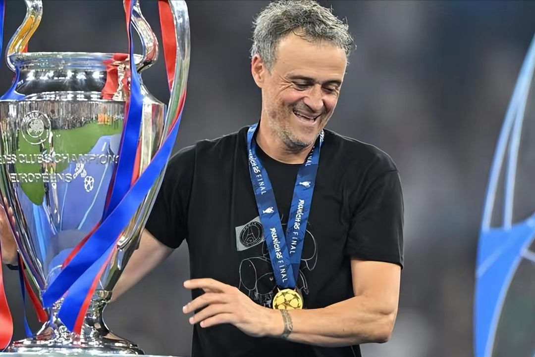 欧冠冲刺阶段再迎强敌，勒沃库森强势反弹，主帅态度：压力陡增，心理建设被强调的简单介绍