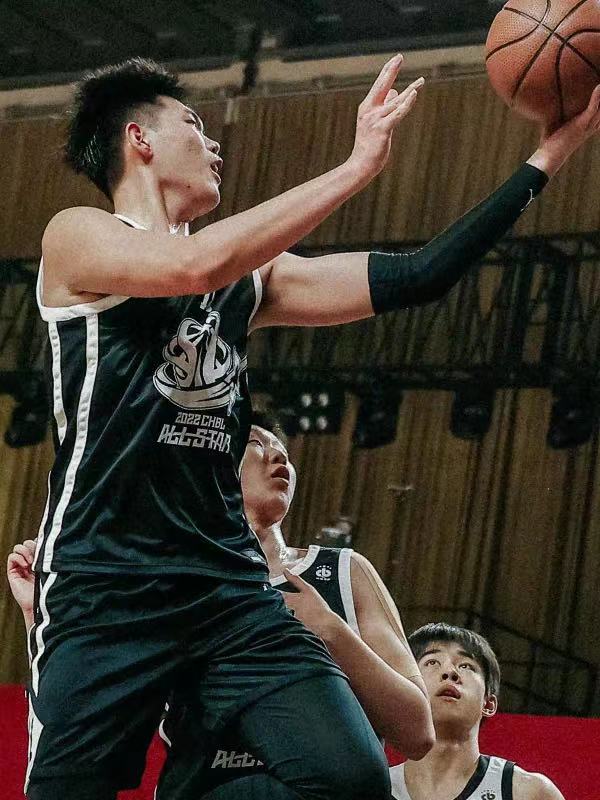 广州队迎全明星赛关键赛；集结日完成体检；球迷炸锅；细节决定成败(细节决定成败作文)