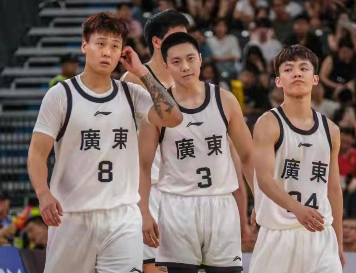 赛地聚焦：德国杯赛前热度飙升，瓦伦西亚门线救险，球迷炸锅，医务组通报恢复 