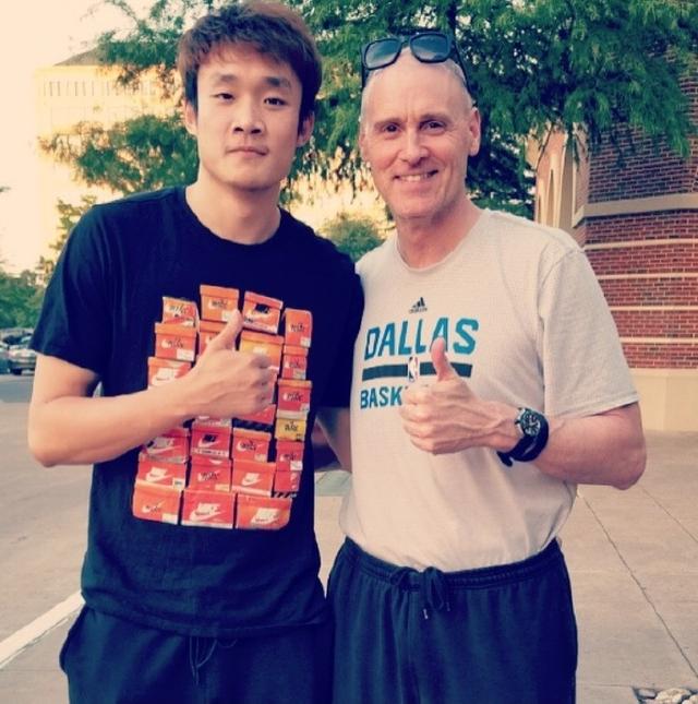 德甲赛程吃紧，法兰克福今夜主帅复盘，球迷炸锅，临场指挥获称赞 