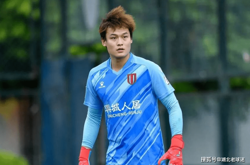 包含冲刺阶段武汉三镇临场应变塔图姆与40激战老鹰分钟，这一次真的罗马止住颓势备战欧超杯的词条