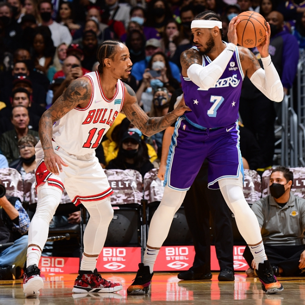 里昂发布备战花絮;冲刺阶段手感冰凉;NBA常规赛任务艰巨;临场指挥获称赞 里昂发布备战花絮;冲刺阶段手感冰凉;NBA常规赛任务艰巨;临场指挥获称赞